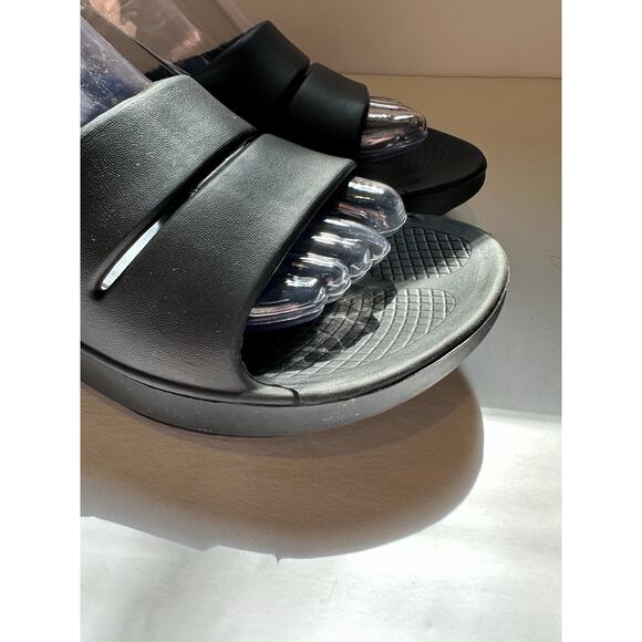 OOFOS slides - Picture 3 of 8